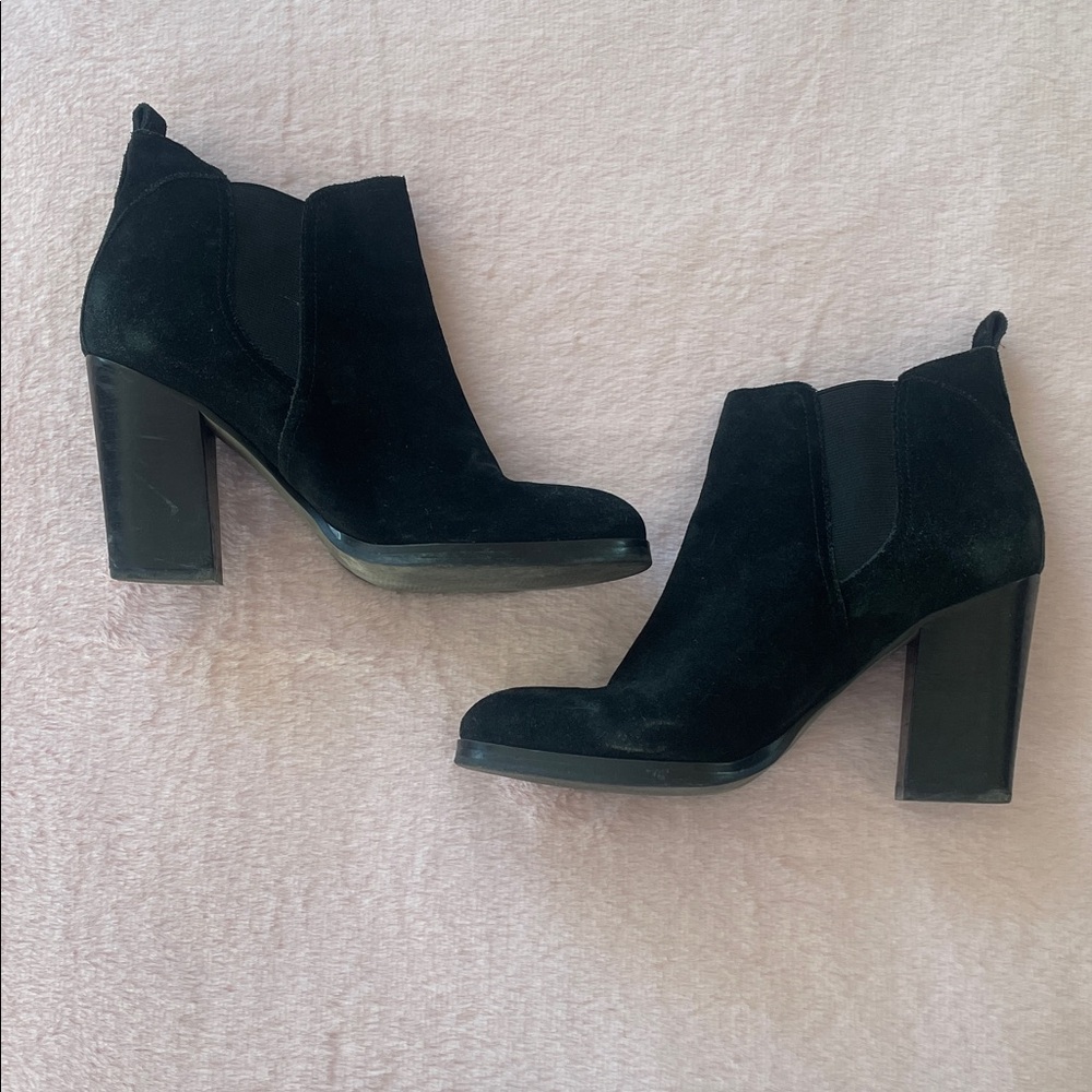 Marc Fisher heeled booties** Bundle 5+ items and name your offer!!! 💖💞